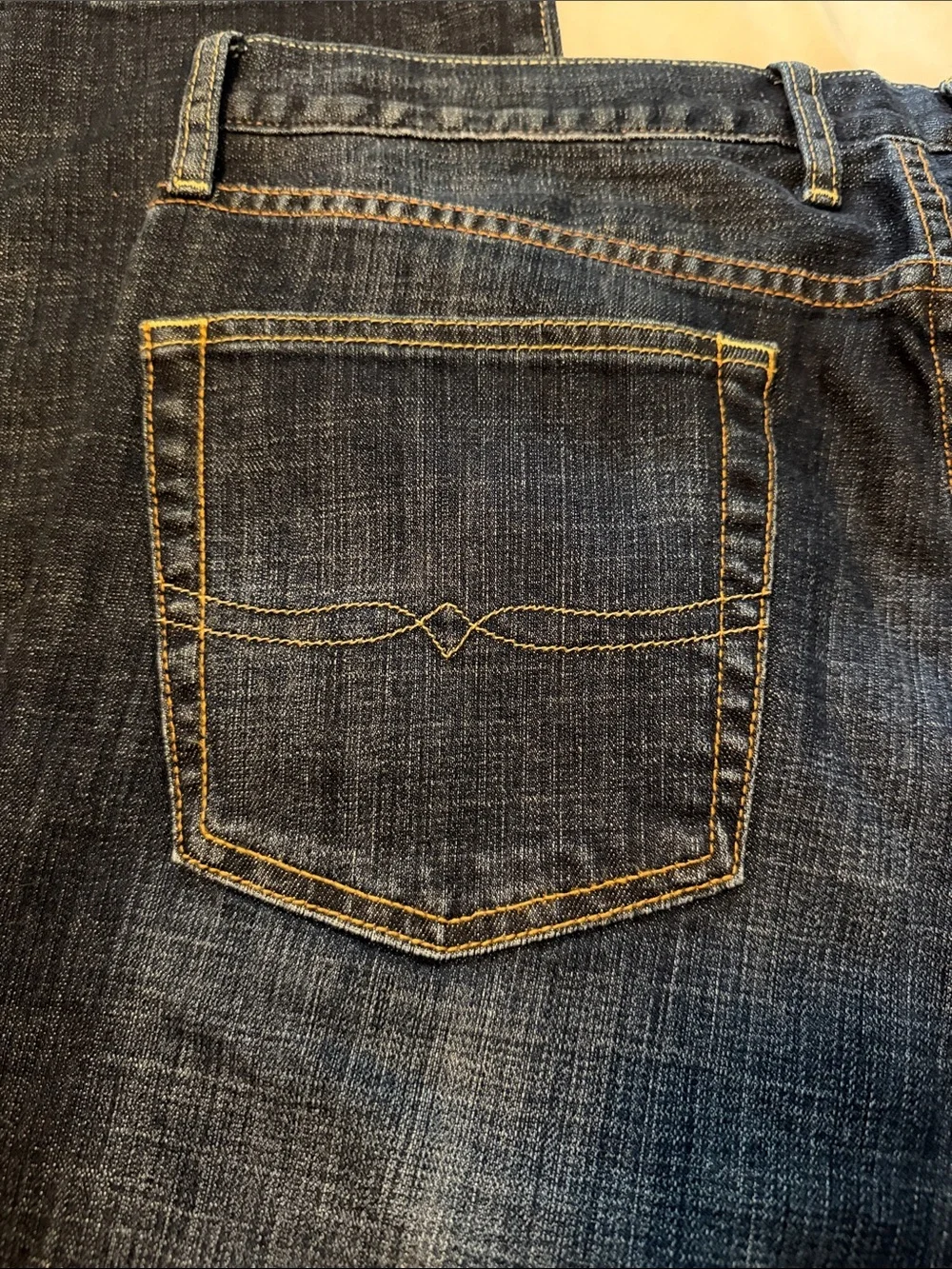 Lucky Brand Men’s Straight Jeans in Dark Blue Denim 34” x32”